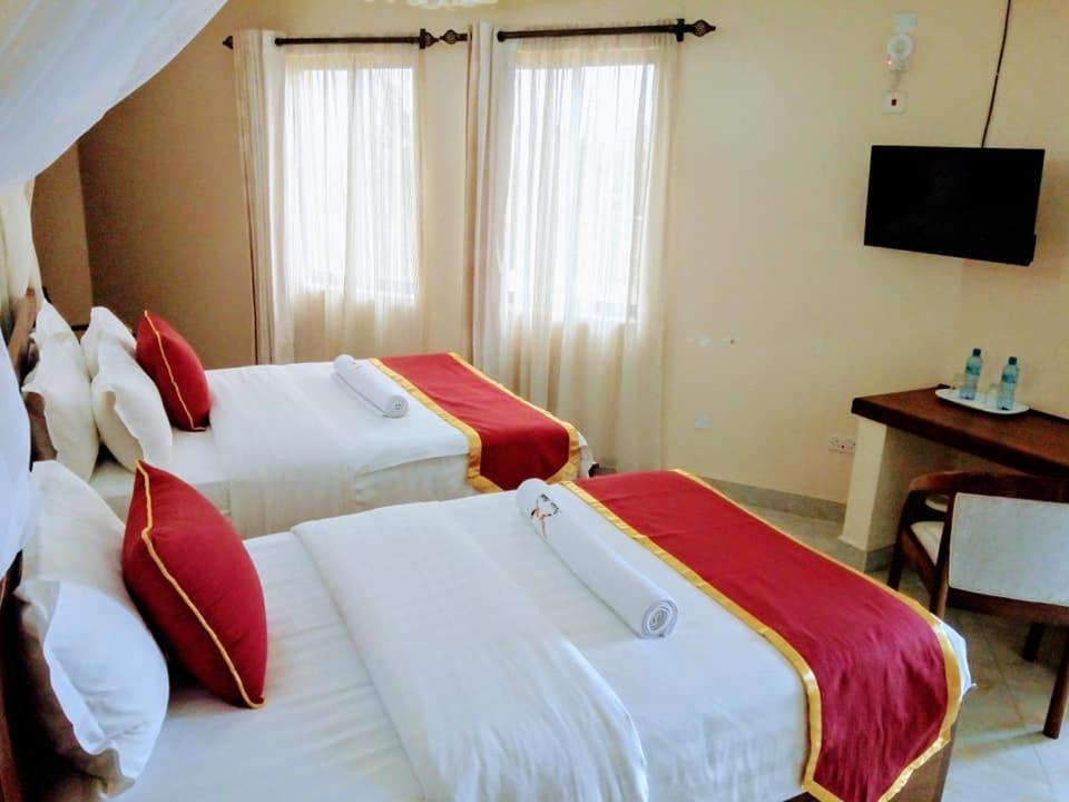 Prinias Hotel 基苏木 外观 照片